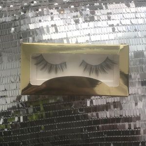 “PRETTY GIRL LASHES” (MINK) ONLY 1 LEFT